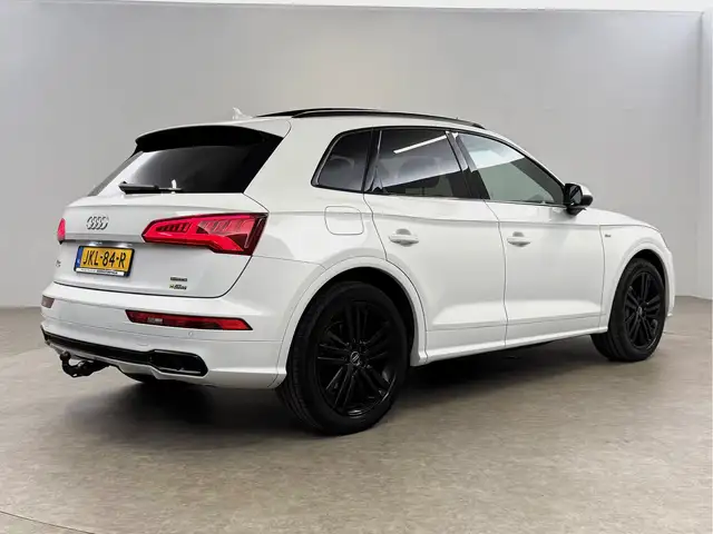 Audi Q5 view 13