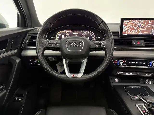 Audi Q5 view 14
