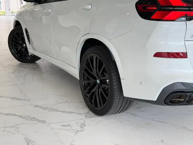 BMW X5 X5 M view 9
