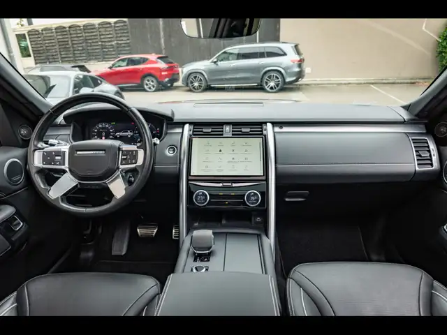Land Rover Discovery 3 view 15
