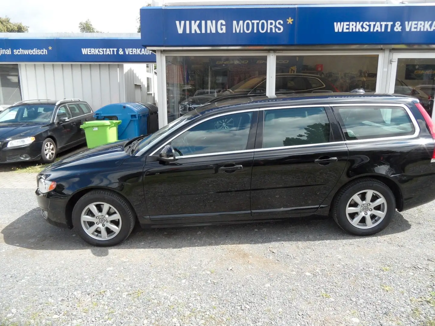 Volvo V70 D5 Kombi Kinetic Schwarz - 2