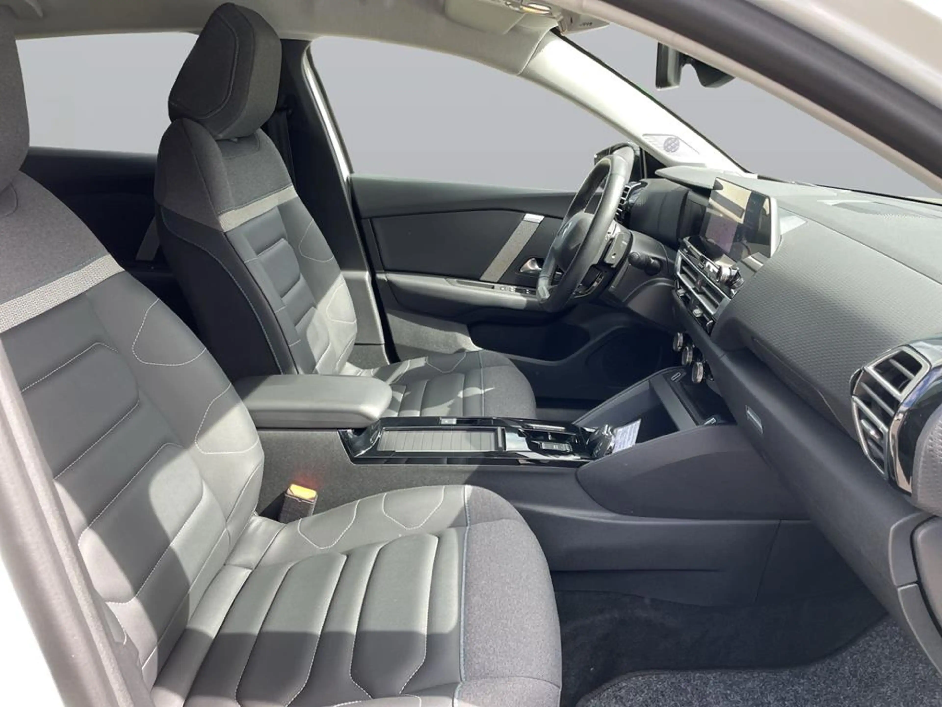 Citroen C4 X PureTech 130 EAT8 Max — photo 11