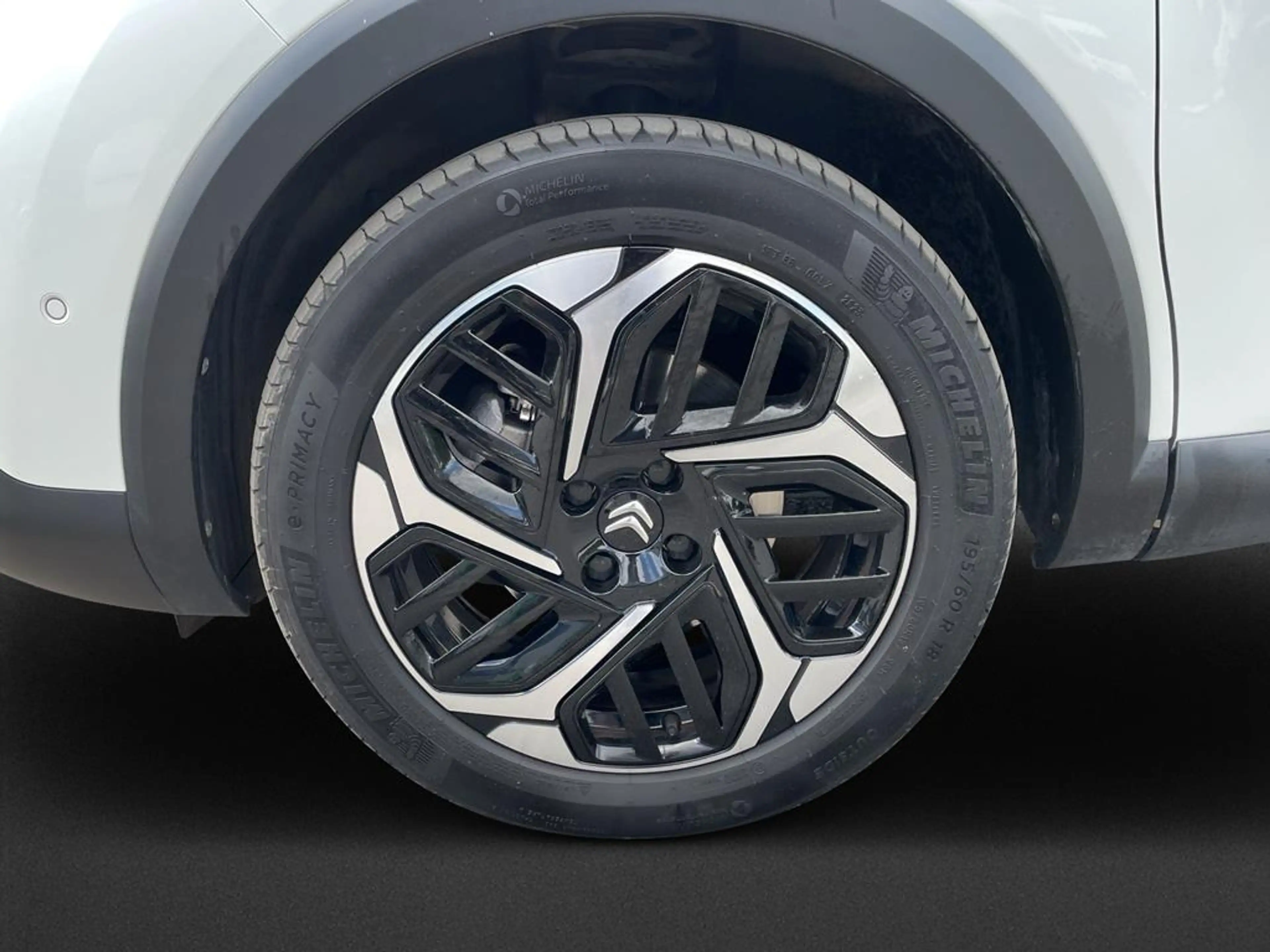 Citroen C4 X PureTech 130 EAT8 Max — photo 8