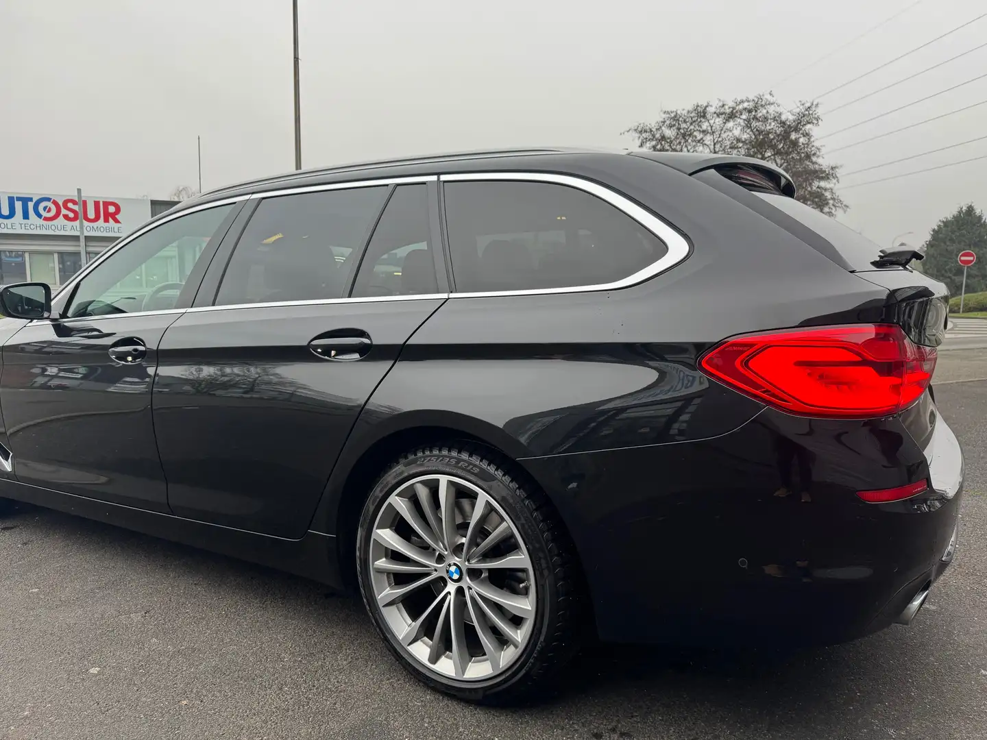 BMW 530 530d xDrive 265 ch BVA8 Luxury Noir - 1