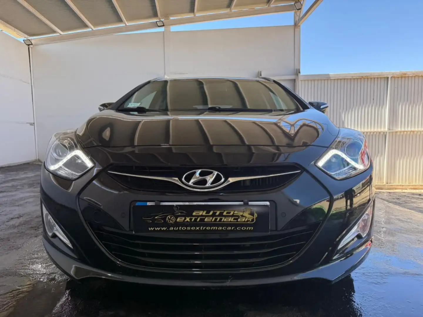Hyundai i40 CW 1.7CRDI GL Bluedrive Schwarz - 2