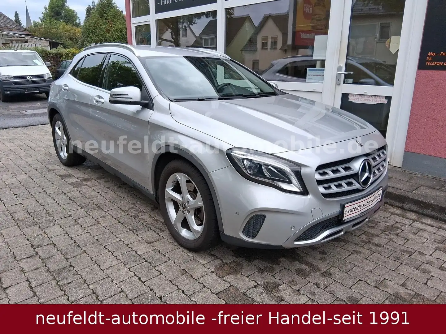 Mercedes-Benz GLA 220 Argent - 2