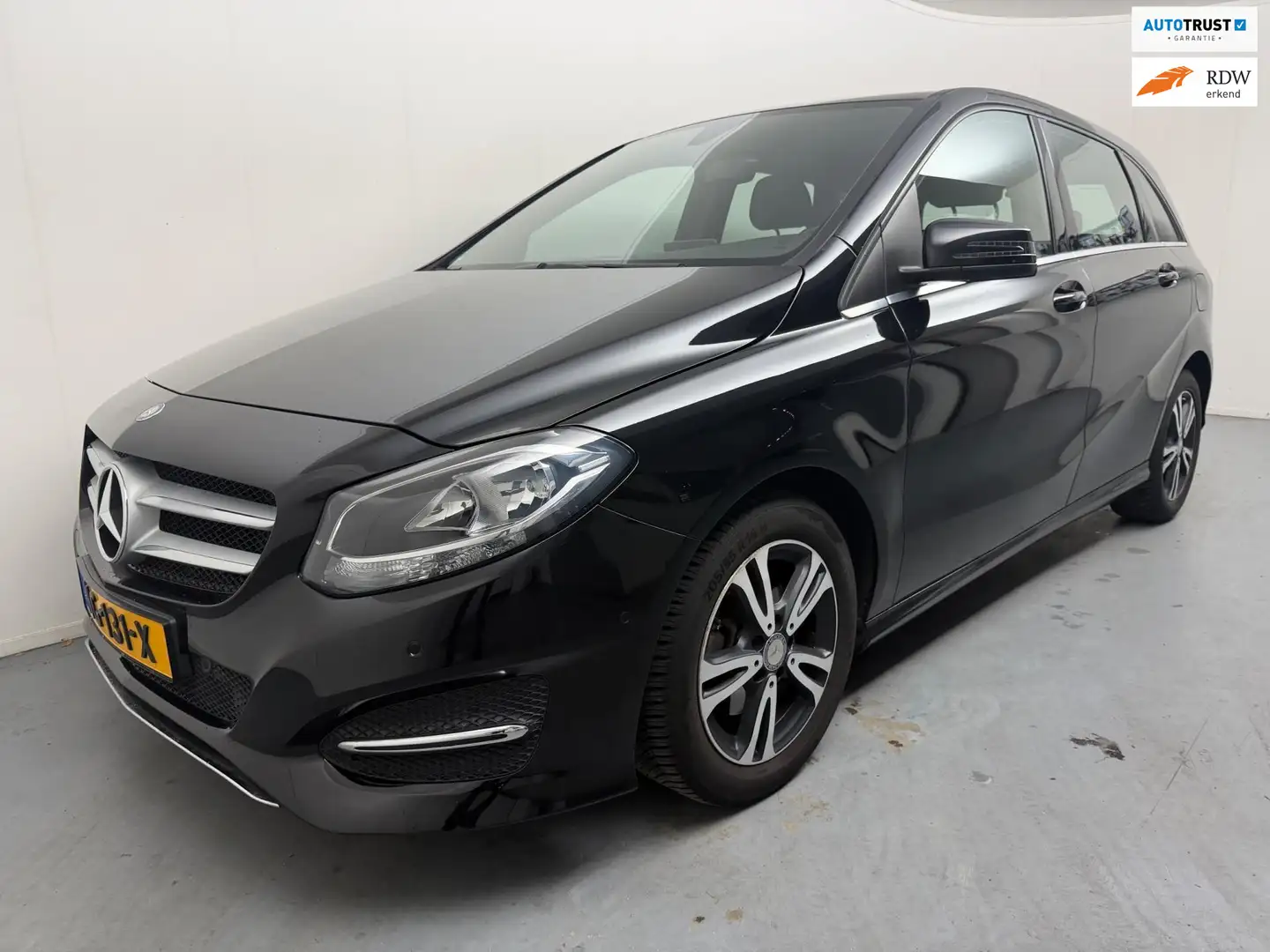 Mercedes-Benz B 180 Ambition # Automaat # Clima # Pdc # Lmv Schwarz - 1
