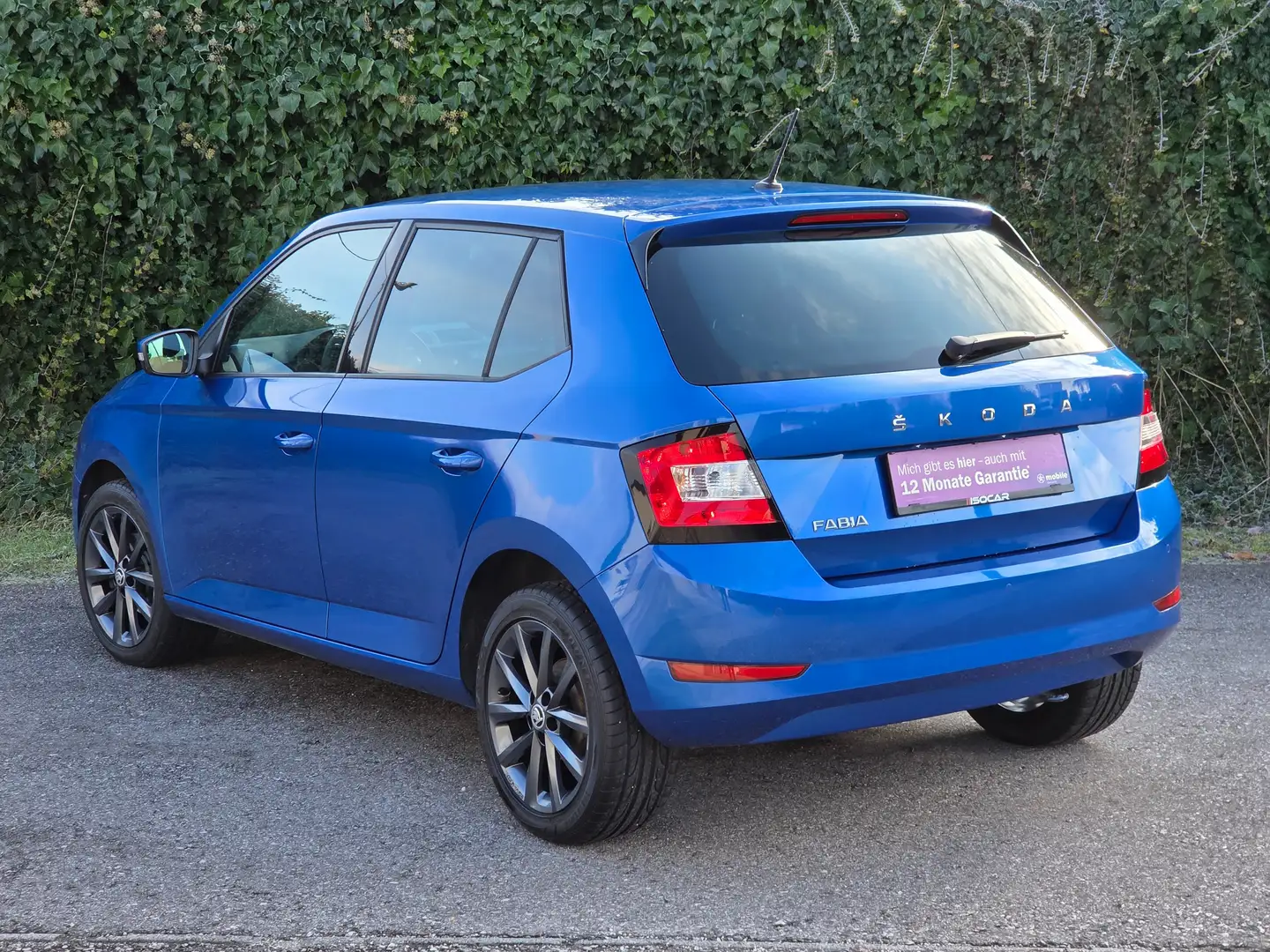 Skoda Fabia 1,0 / WENIG KILOMETER / PARKSENSOREN / SITZHEIZUNG Blau - 2