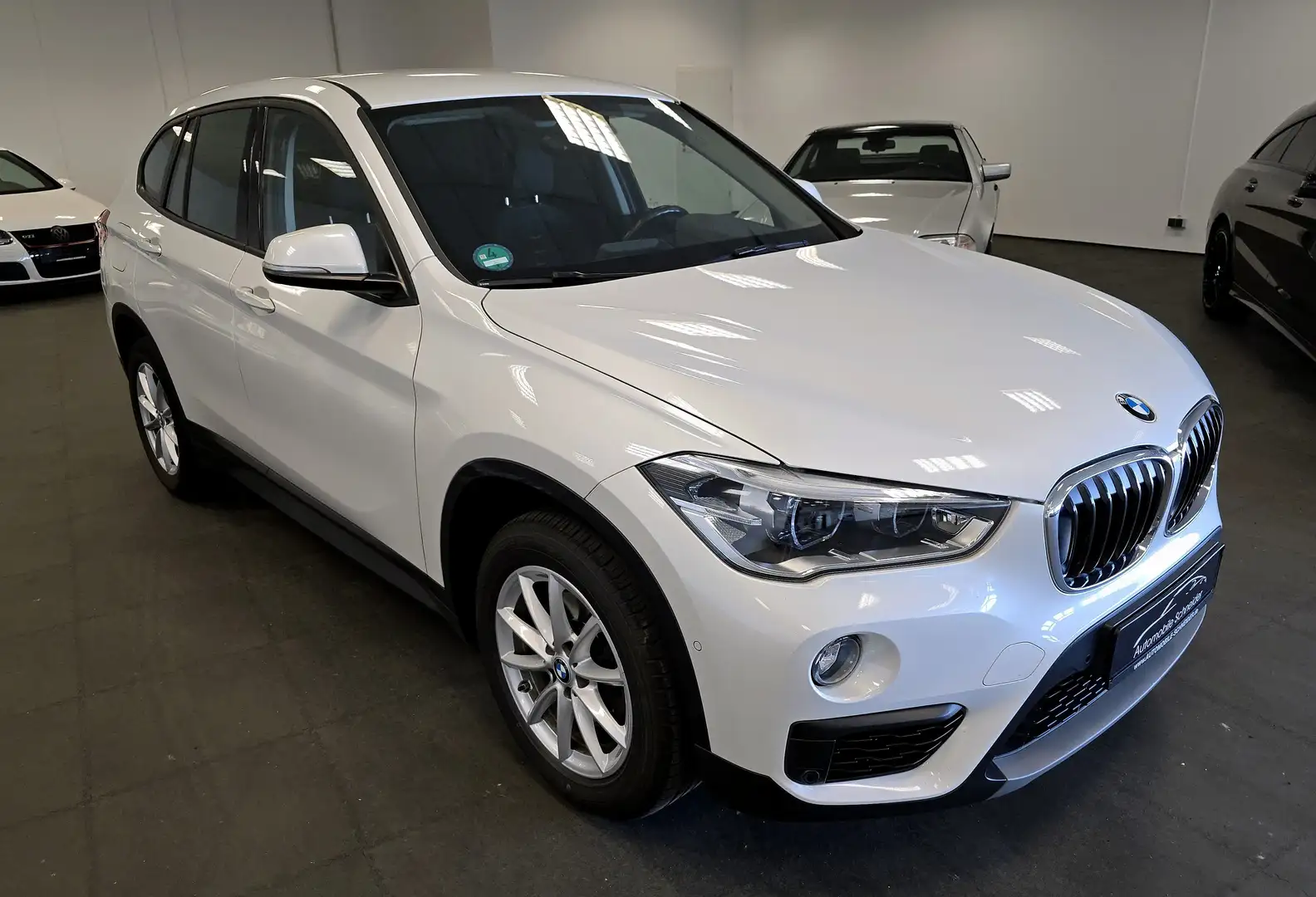 BMW X1 sDrive 18i ADVANTAGE AUTOMATIK NAVI KAMERA LED SHZ Blanco - 2