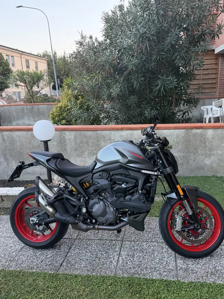 Ducati Monster 937