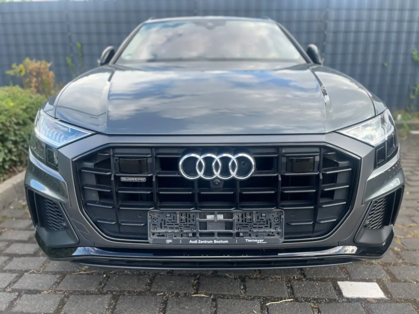 Audi Q8 55 TFSI quattro S-LINE Gri - 2
