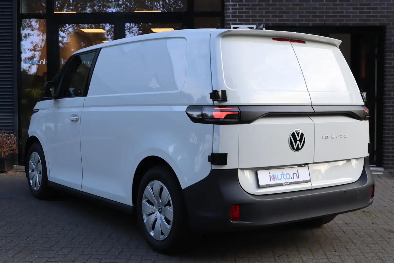 Volkswagen ID. Buzz Cargo 77 kWh Achterdeuren/Camera/App-Connect/Pdc/ACC/DAB Wit - 2