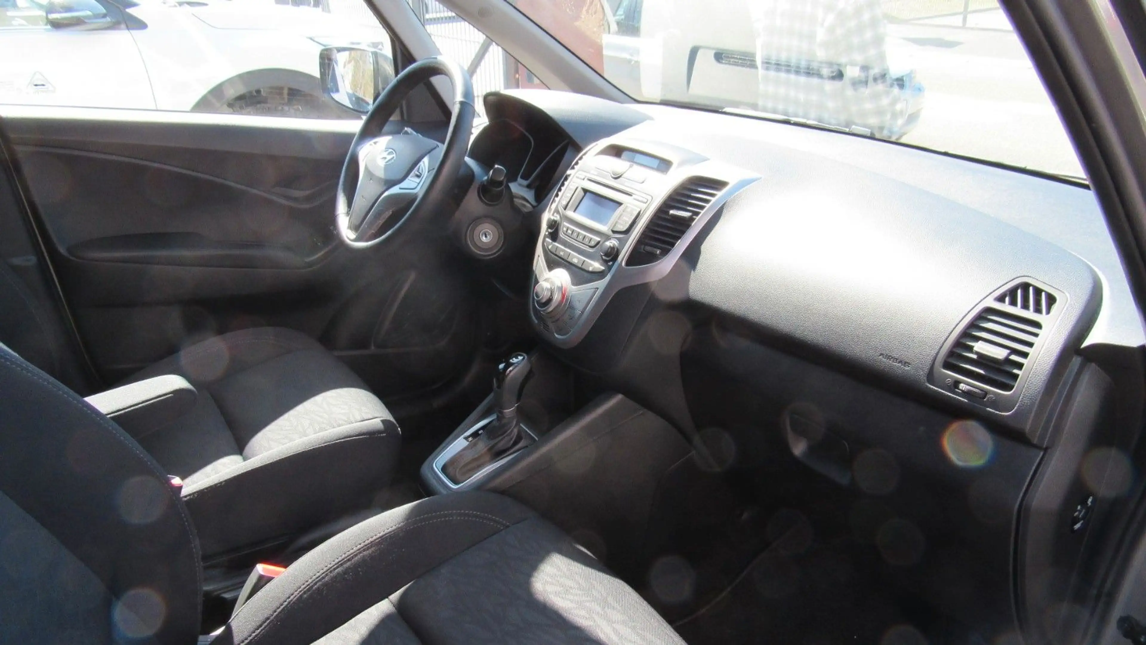 Hyundai iX20 1.6 Space Plus-Paket Automatik — photo 13