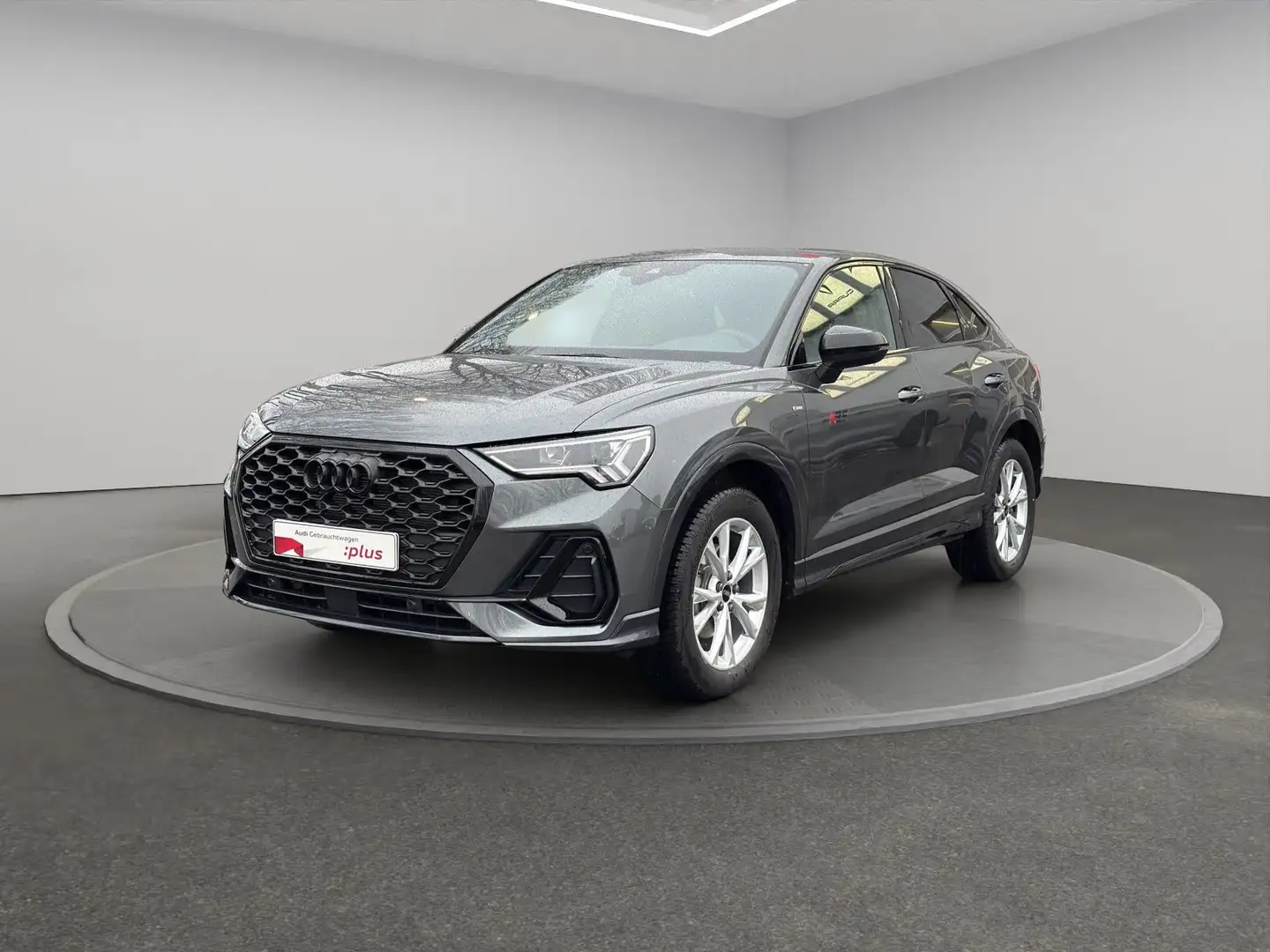 Audi Q3 S line 35 TFSI S tronic+AHK+NAVI+LE Grau - 2