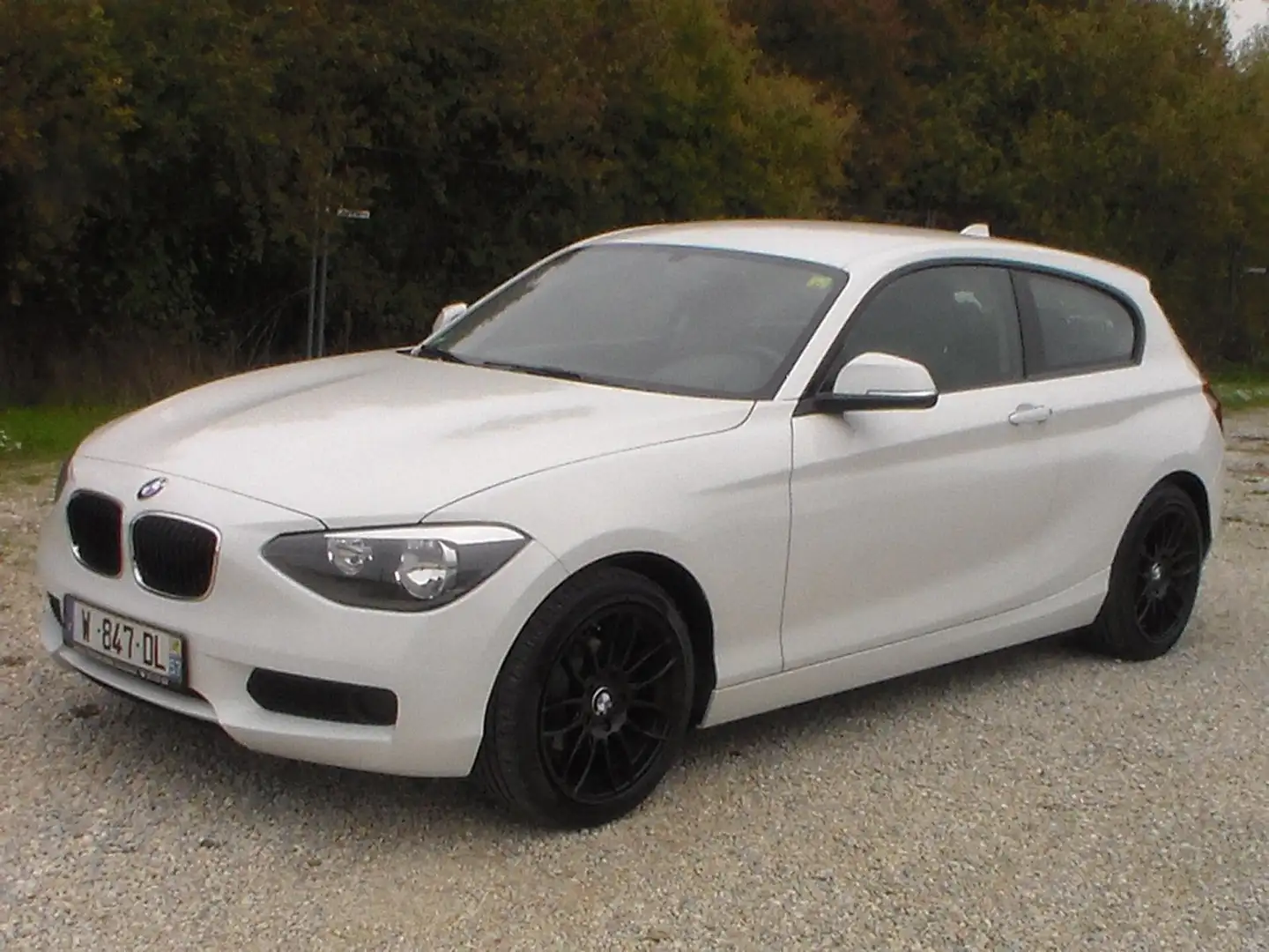 BMW 114 SERIE 1 F21   102 ch 127g Lounge Beyaz - 1