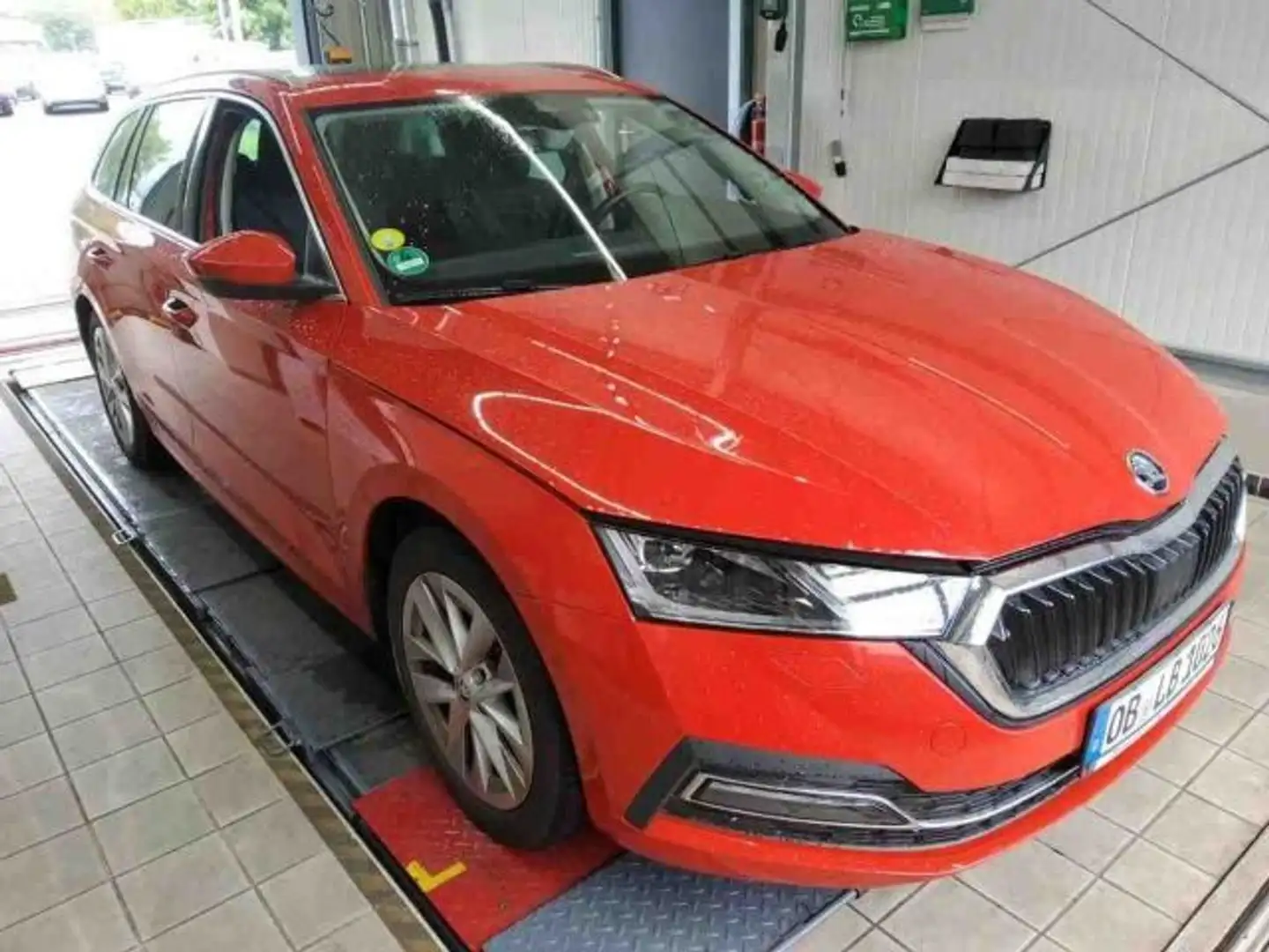 Skoda Octavia Combi 2.0 TDI DSG STYLE MATRIX+AHK+PANO Rot - 2