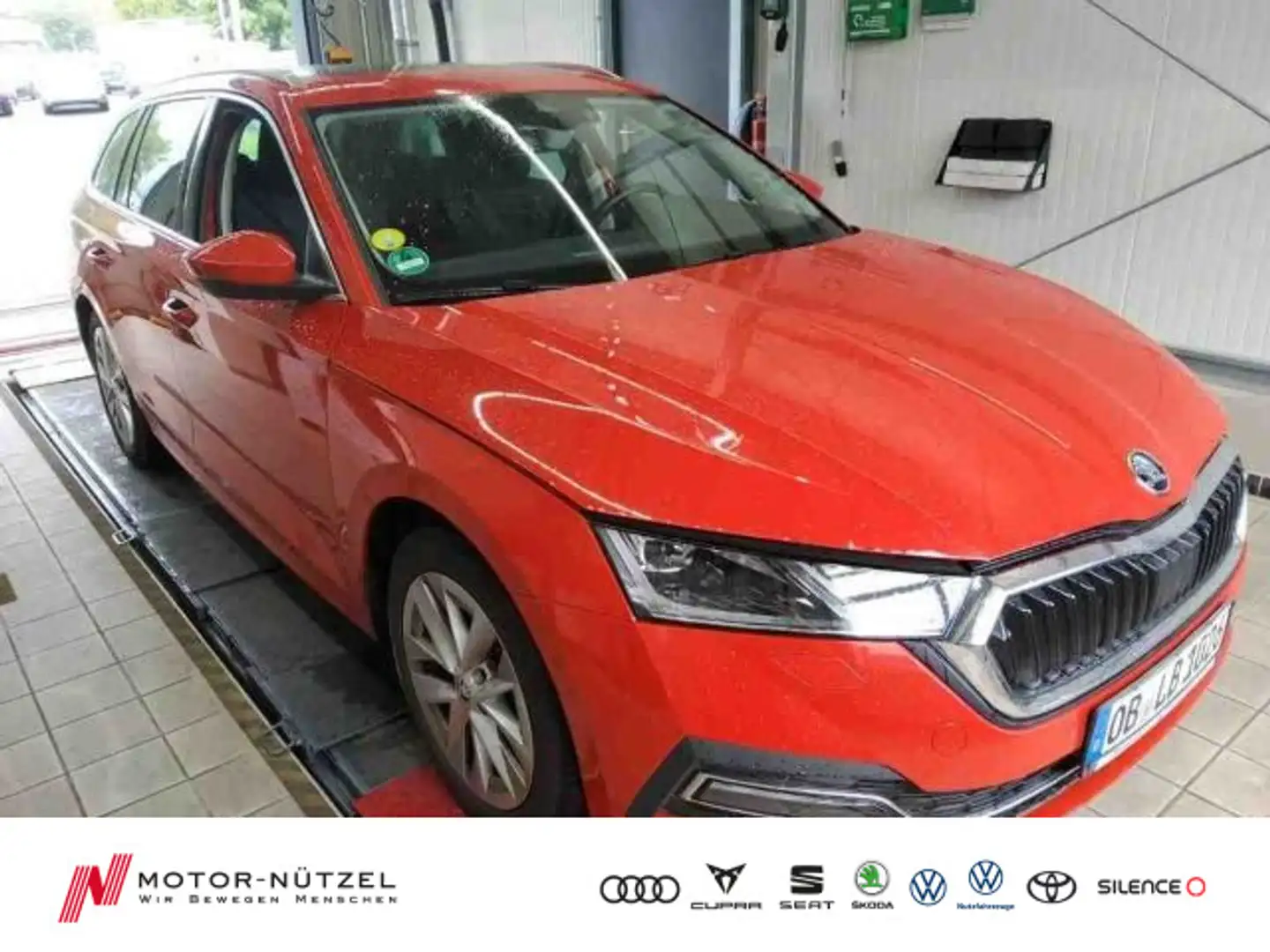 Skoda Octavia Combi 2.0 TDI DSG STYLE MATRIX+AHK+PANO Rot - 1