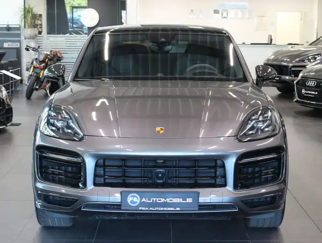 Porsche Cayenne GTS view 3