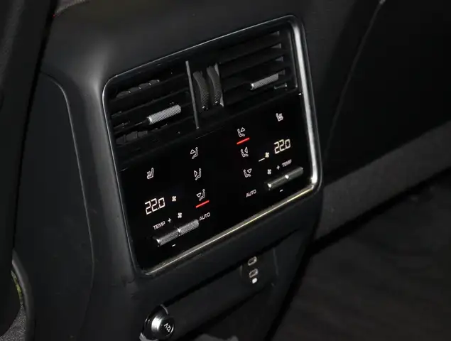 Porsche Cayenne GTS view 13