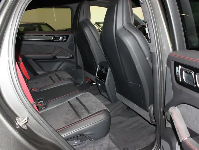 Porsche Cayenne GTS view 12
