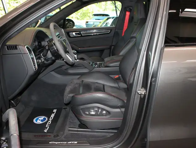 Porsche Cayenne GTS view 14