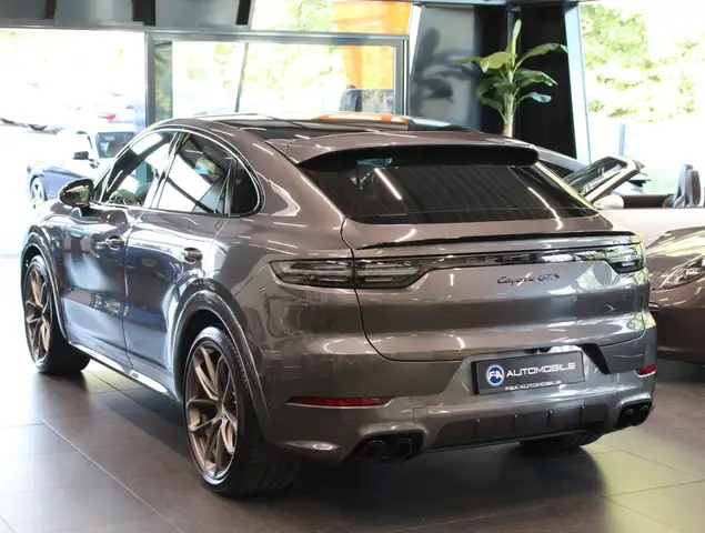 Porsche Cayenne GTS view 4