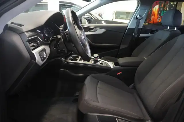 Audi A4 view 8