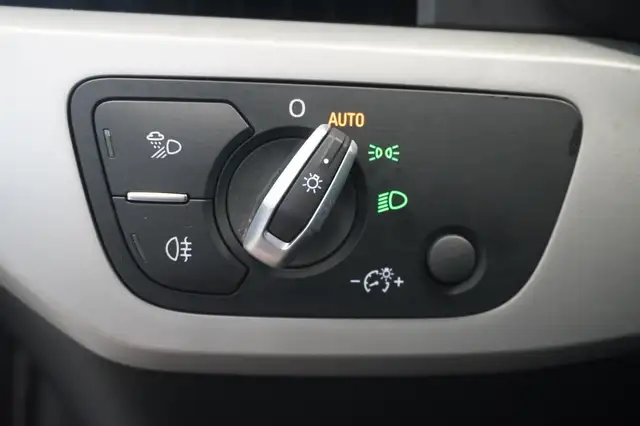 Audi A4 view 14