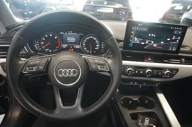 Audi A4 view 11