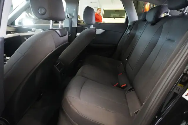 Audi A4 view 9