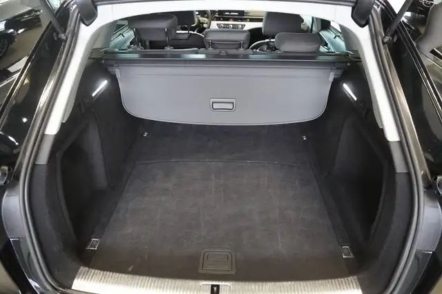 Audi A4 view 10