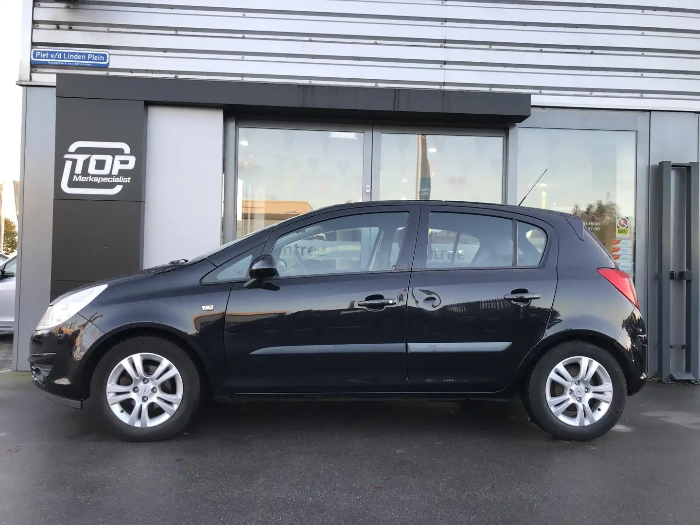 Opel Corsa 1.4-16V Enjoy Airco + Trekhaak Noir - 2