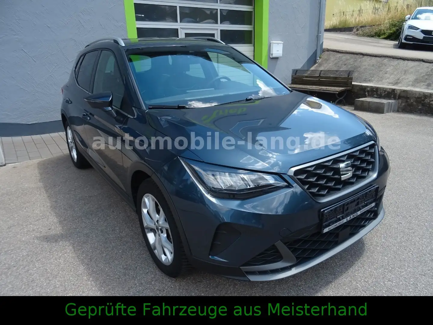 SEAT Arona 1,0 FR #SHZ #NAVI Grau - 1