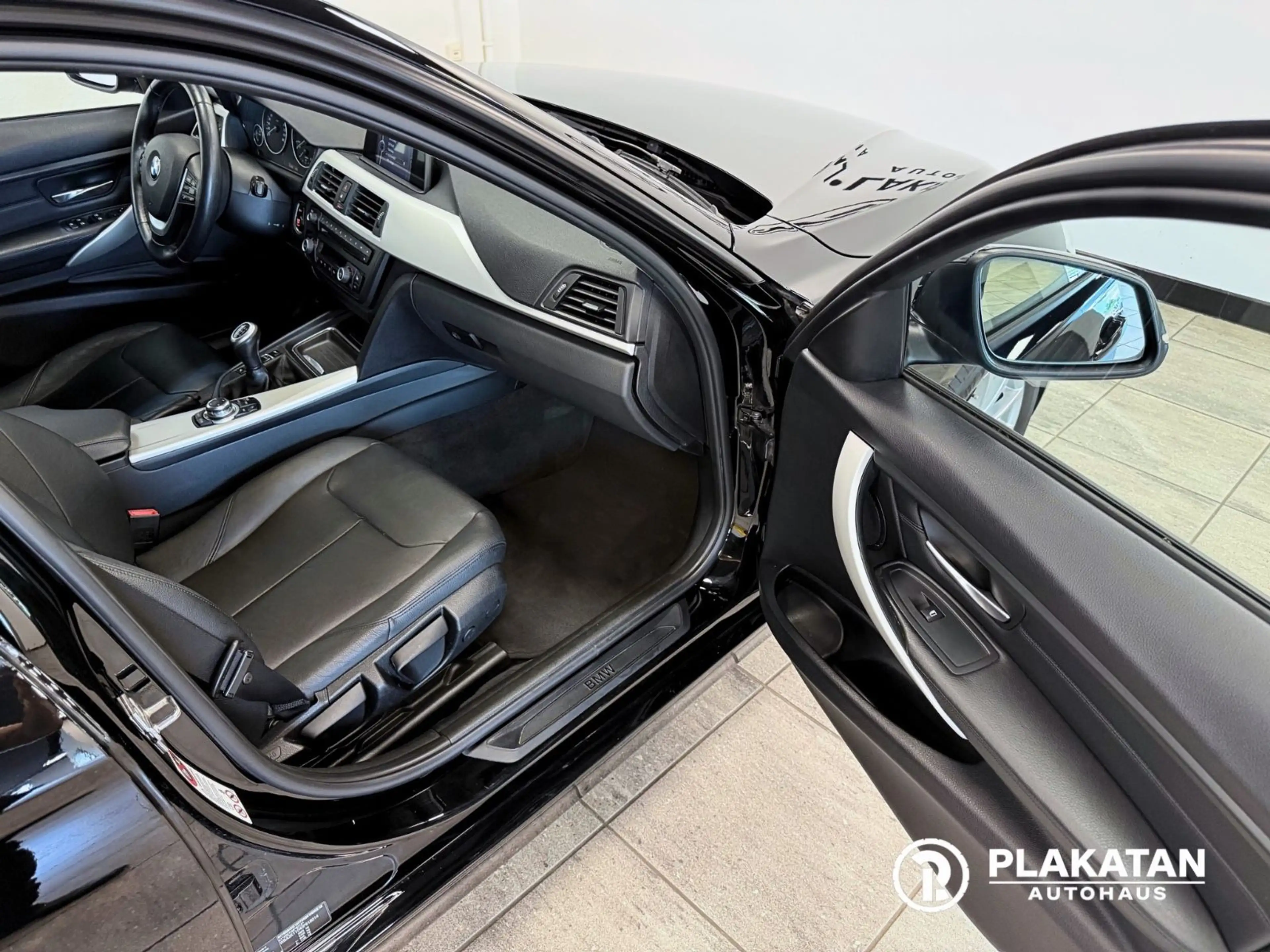 BMW 318 d Touring Leder Navi Bi-Xenon — photo 12