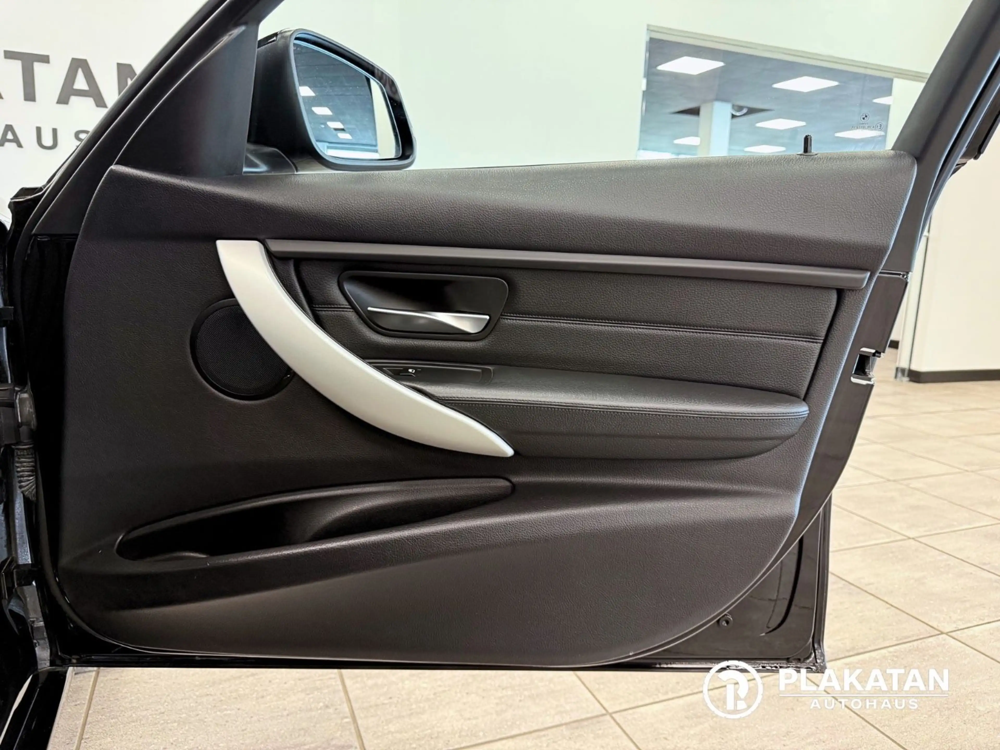 BMW 318 d Touring Leder Navi Bi-Xenon — photo 13