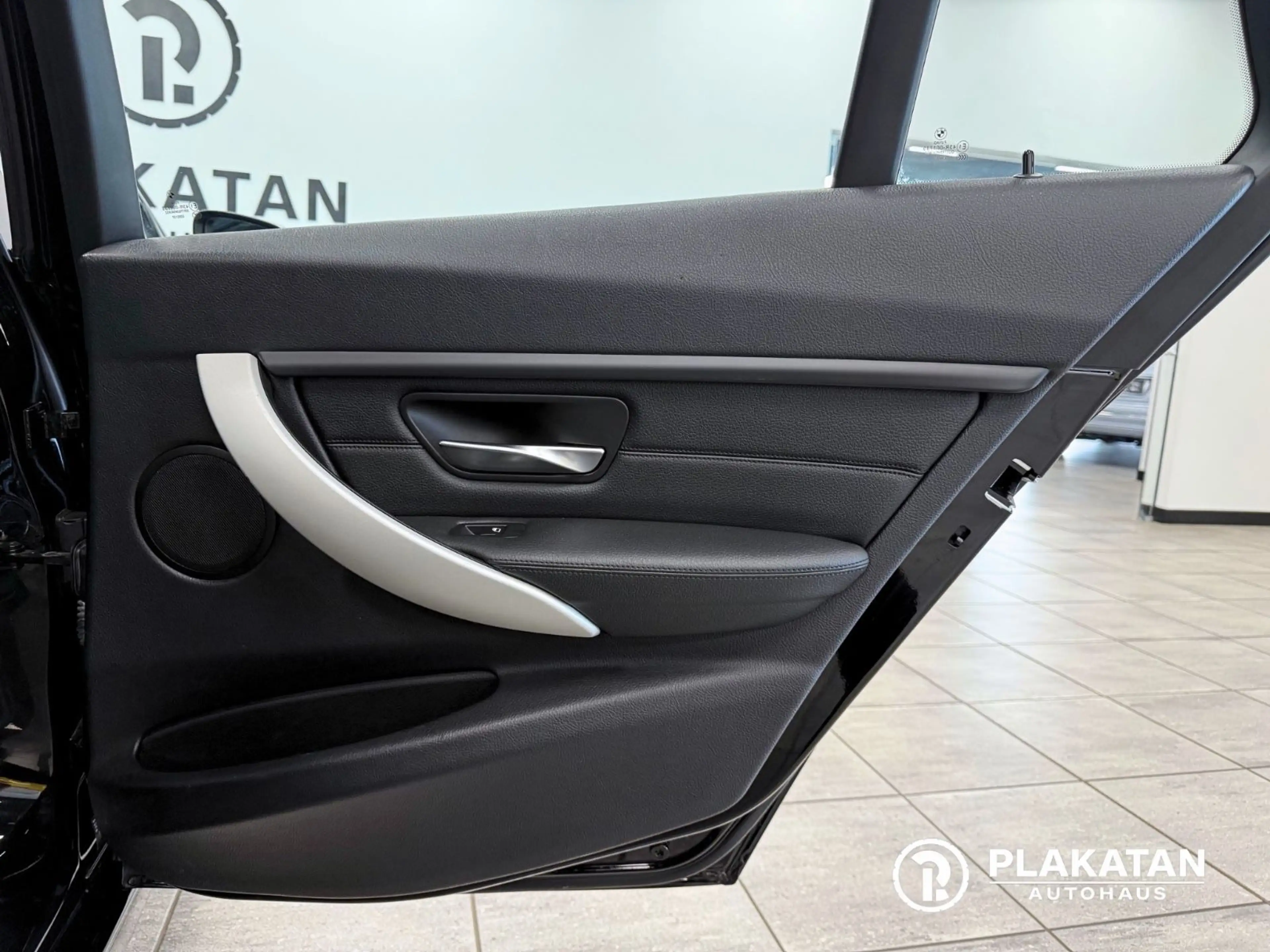 BMW 318 d Touring Leder Navi Bi-Xenon — photo 14