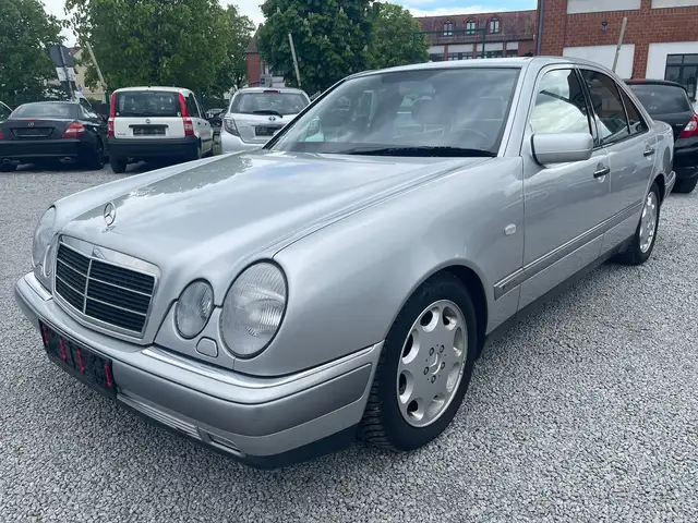 Mercedes-Benz E 320 Elegance 1.Hand Garagenwagen
