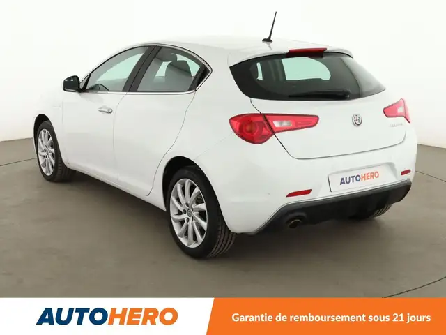 Alfa Romeo Giulietta view 4