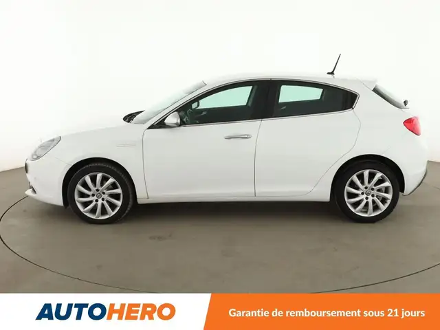 Alfa Romeo Giulietta view 3