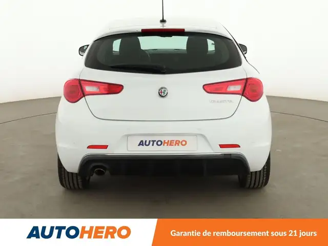 Alfa Romeo Giulietta view 5