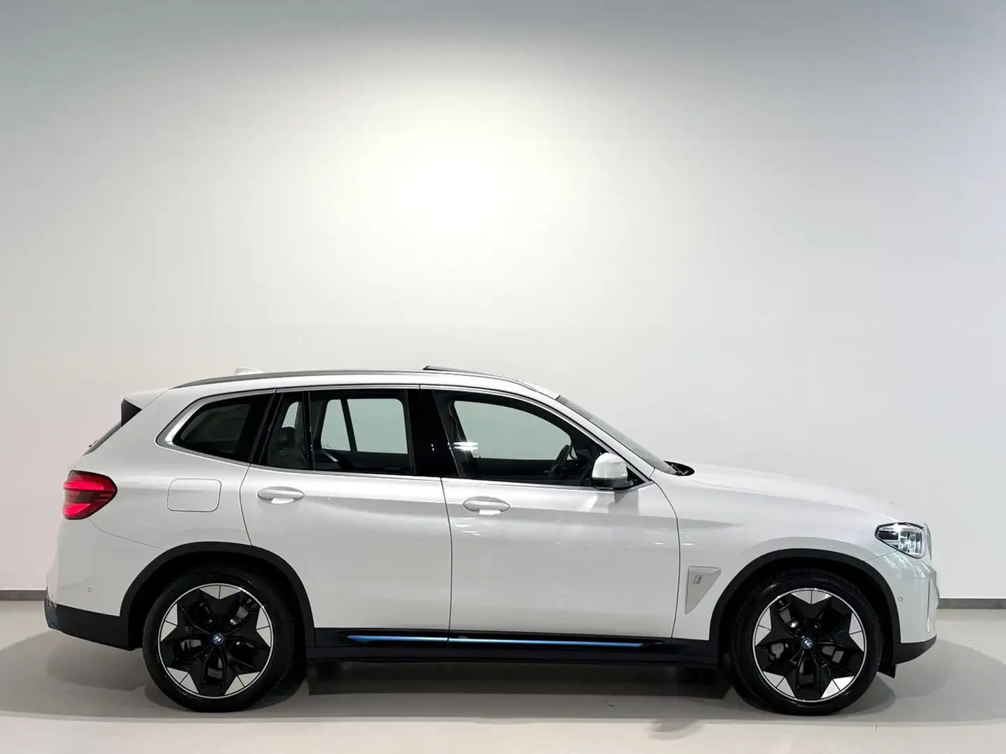BMW iX3 Impressive//Panorama/HEAD-UP/Memory/360*Grad Weiß - 2
