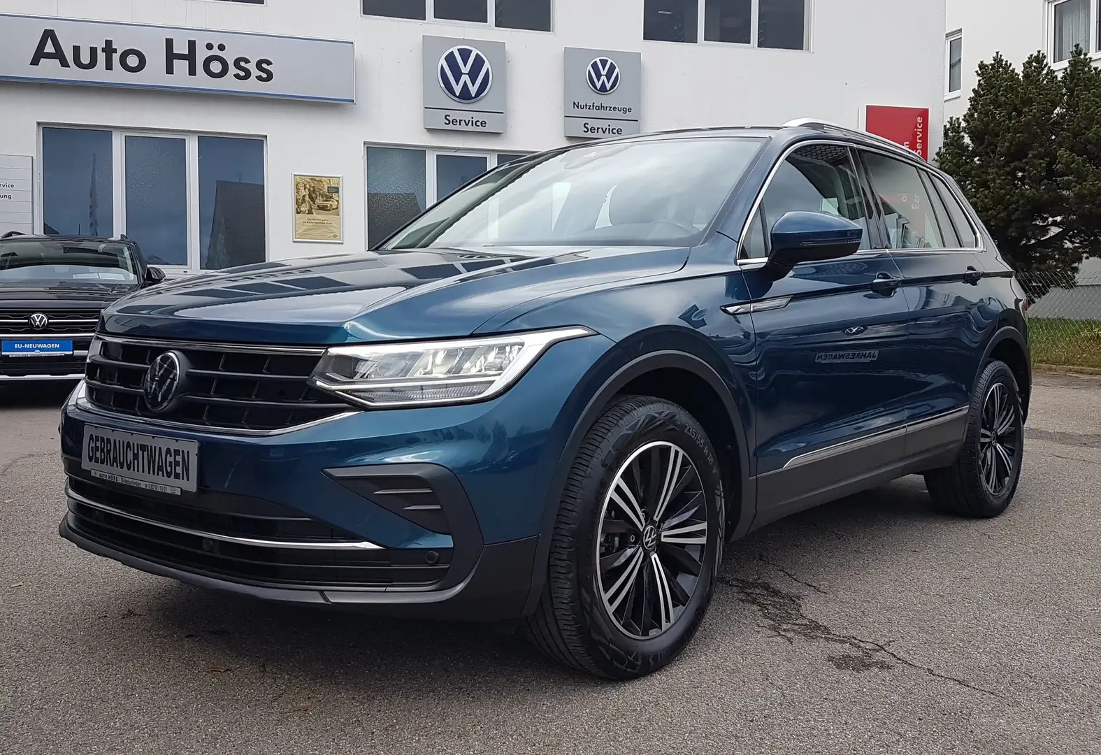 Volkswagen Tiguan Life 4Motion*AHK*NAVI*PANO VO U HI*REAR VIEW*ACC* Blau - 1