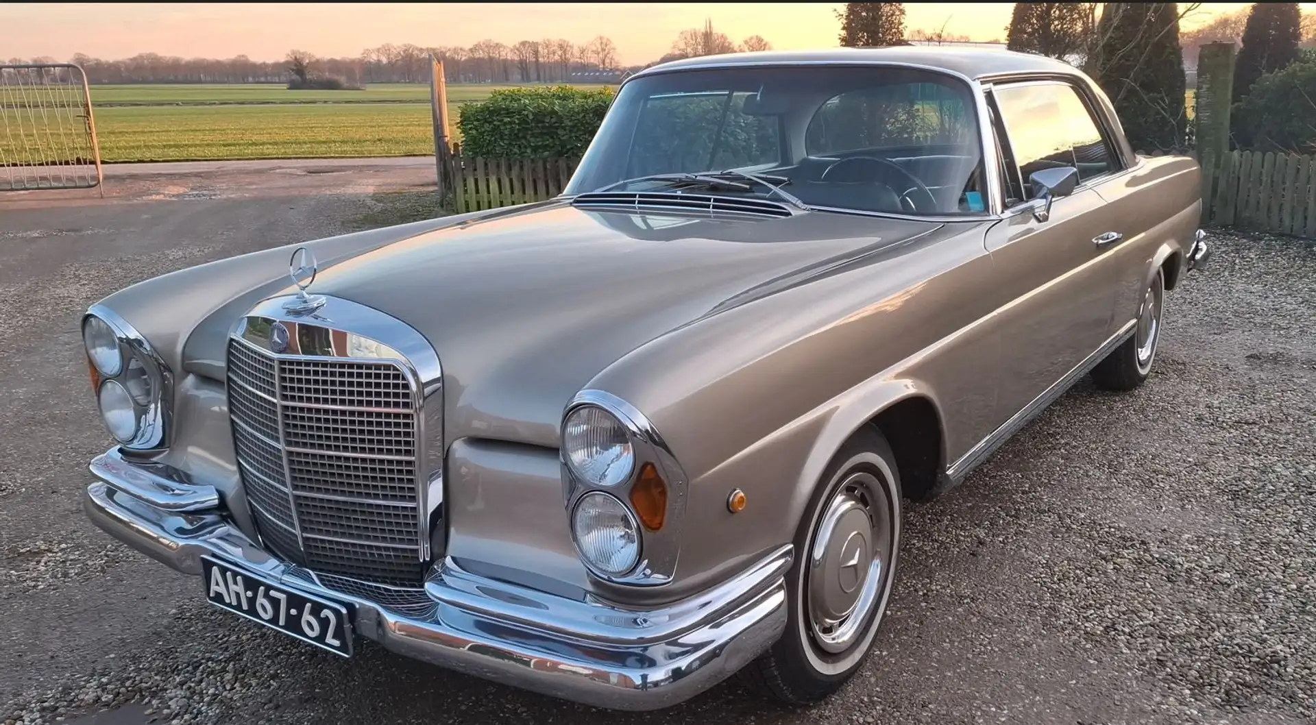 Mercedes-Benz S 280 280 SE Coupé Automaat (W111) Béžová - 1