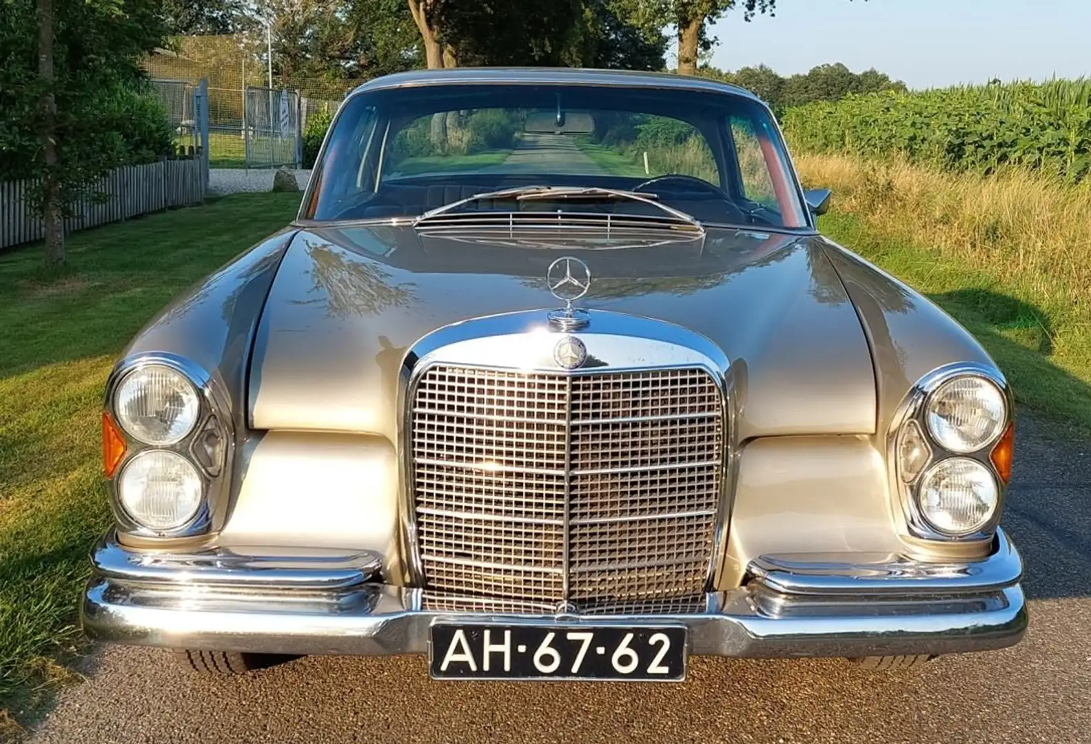 Mercedes-Benz S 280 280 SE Coupé Automaat (W111) Béžová - 2