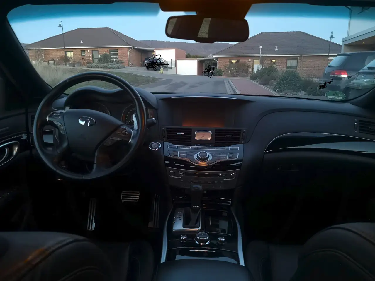 Infiniti Q70