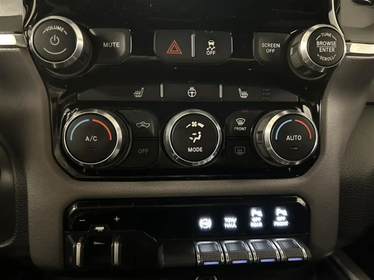 RAM 2500 снимка RAM 2500