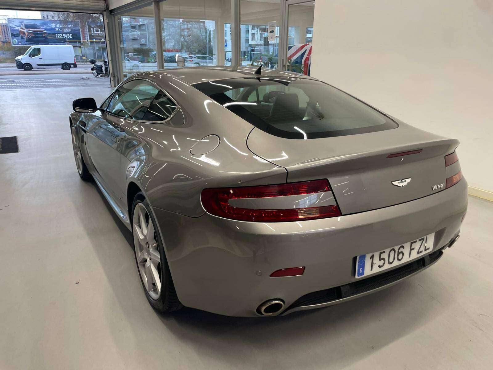 Aston Martin Vantage Vantage - foto 1