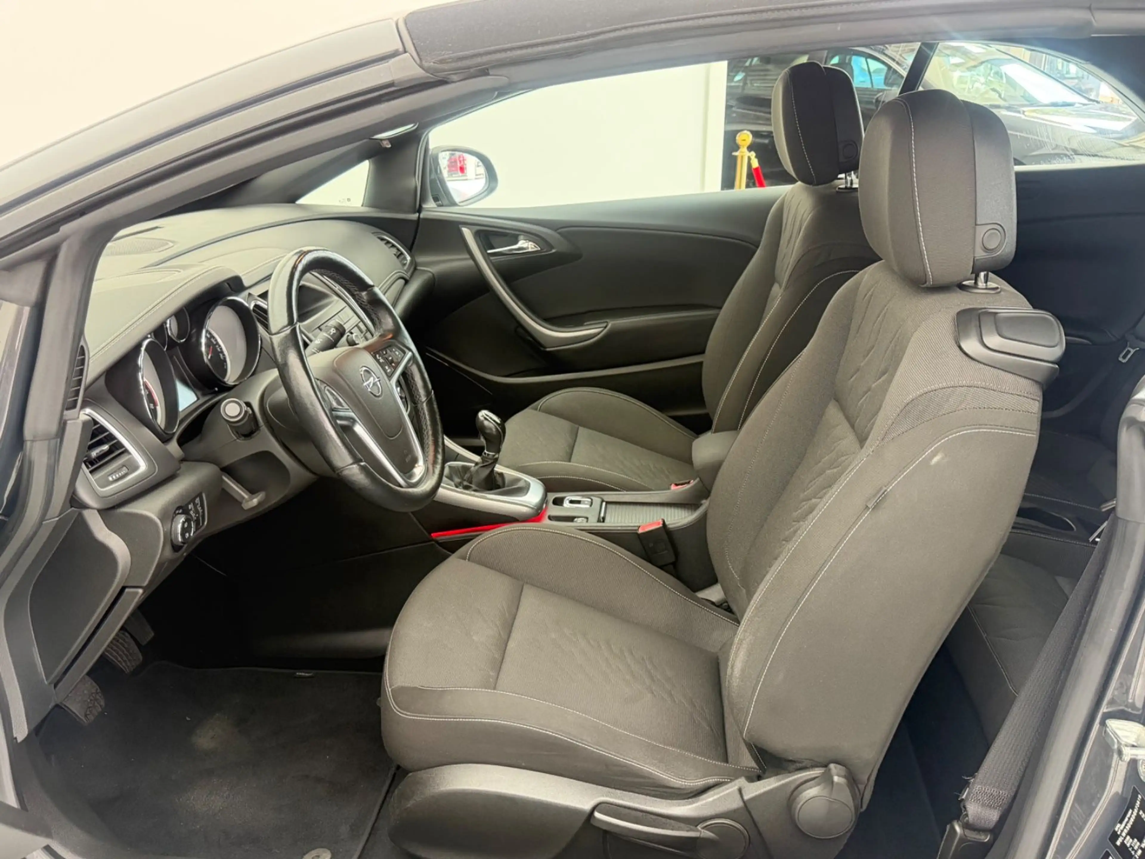 Opel Cascada Edition — photo 15