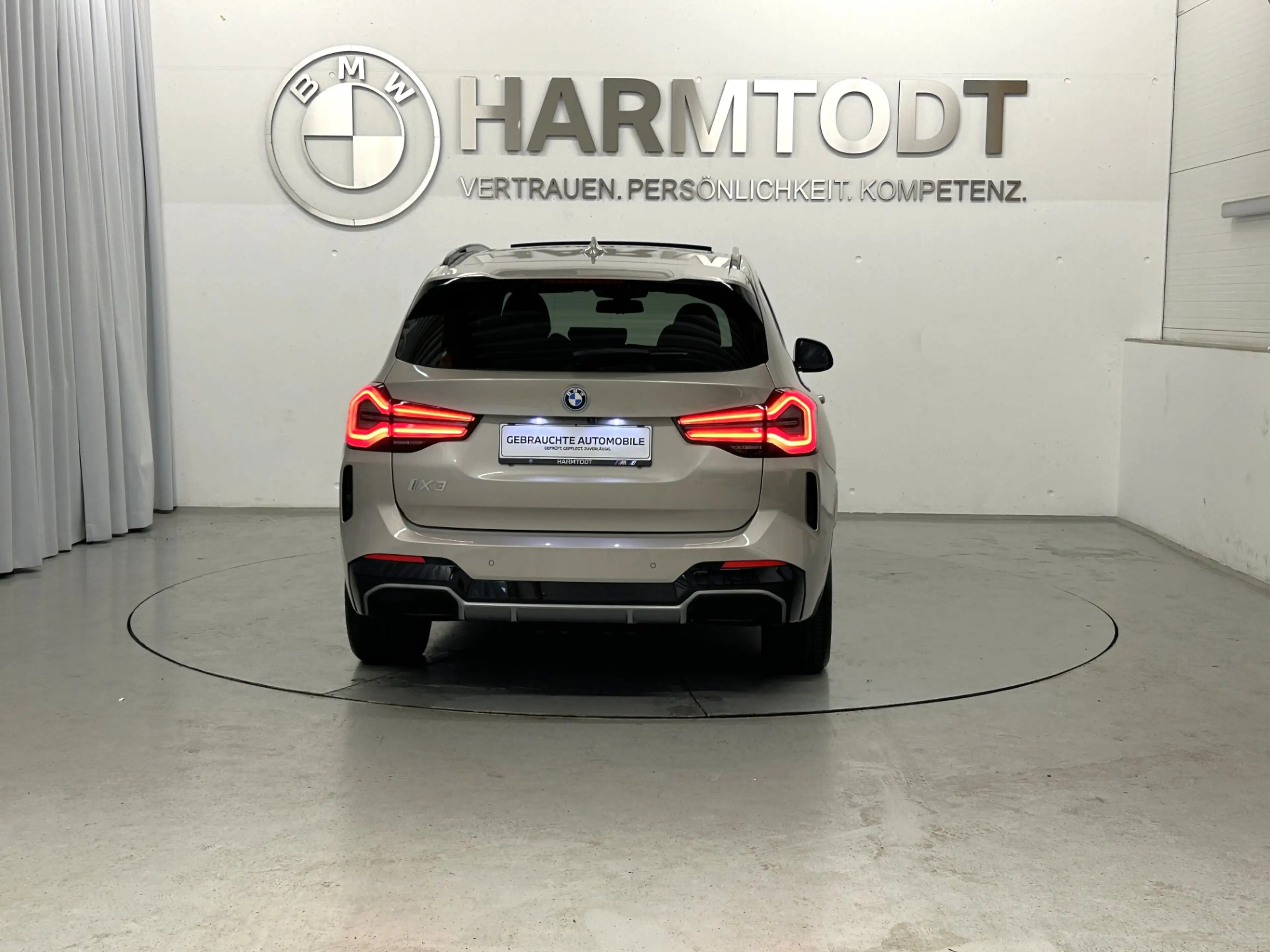 BMW iX3 *Inspiring* — photo 4