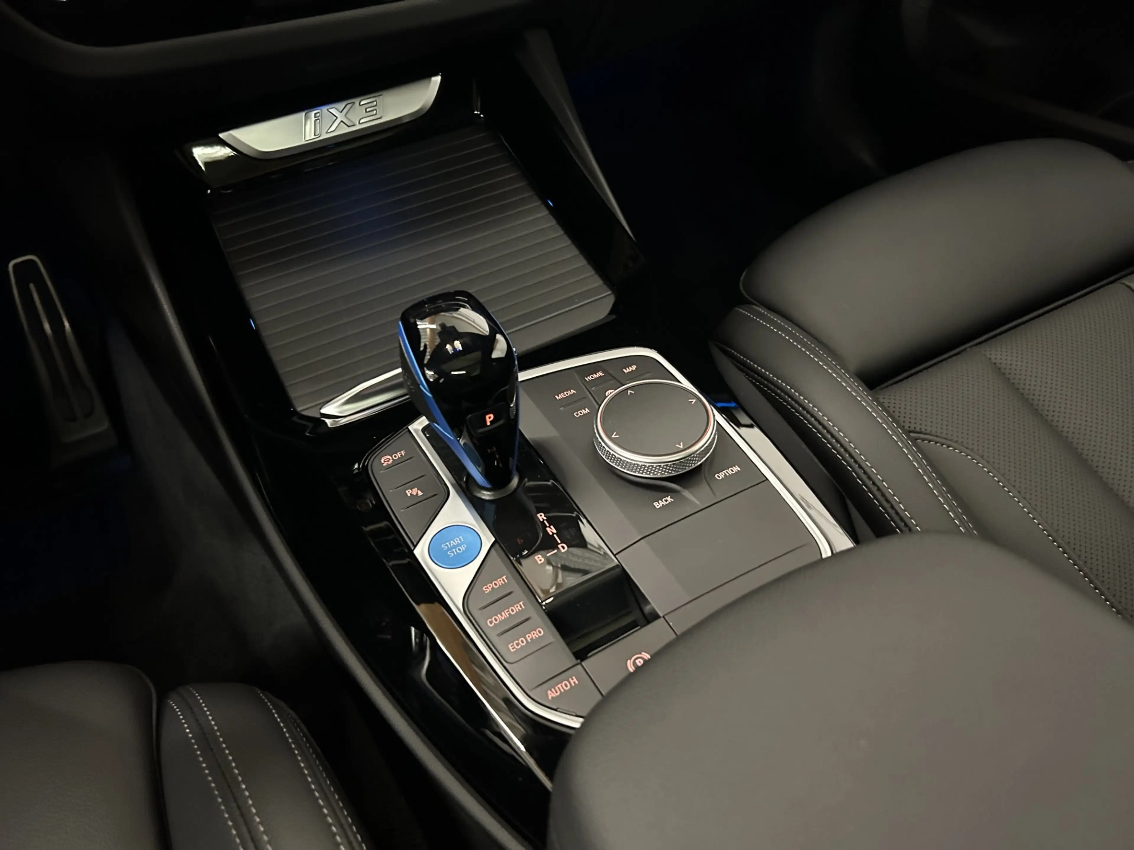BMW iX3 *Inspiring* — photo 12